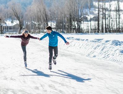Paar beim Eislaufen