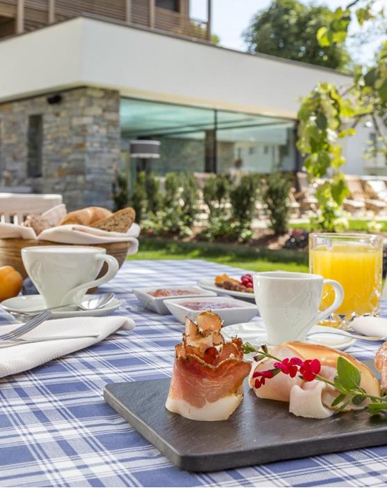 Colazione per due in giardino