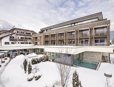 Hotel Langgenhof mit Garten und Pool im Winter