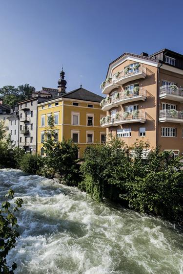 Die Rienz fließt durch Bruneck