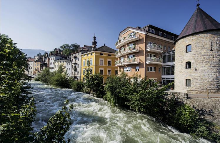 Die Rienz fließt durch Bruneck