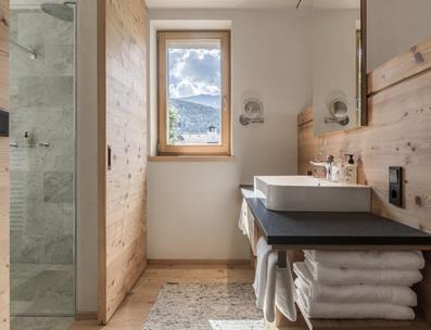 Bagno con doccia e lavandino - Family Suite