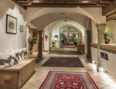 langgenhof-hotel-eingang-ambiente