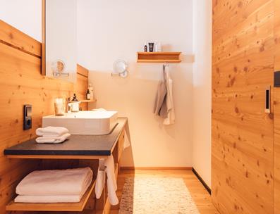 Badezimmer mit Waschbecken - Doppelzimmer Giardino