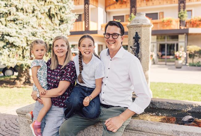 Peter and Juliane with their daughters Ida and Johanna