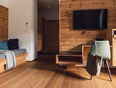 Living Area with TV - Double Room Kronplatz Superior