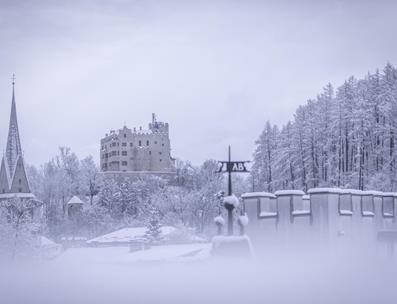 Il Castello di Brunico pieno di neve
