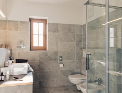 Bathroom with Shower, Sink, WC and Bidet