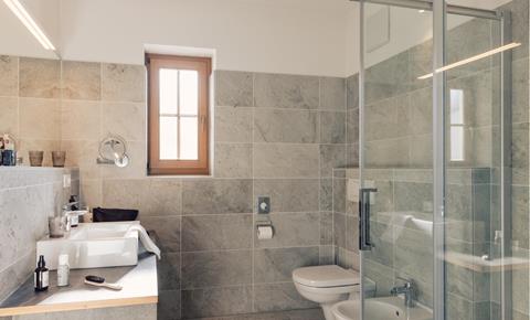 Bathroom with Shower, Sink, WC and Bidet